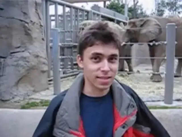 Frame del primer video realizado opr Jawed Karim en el zoologico de San Diego Fuente: Iprofesional